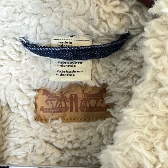 Levi's Women’s Original Sherpa Trucker Jacket Denim Size Medium - Picture 5 of 14